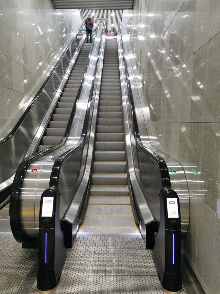 S-300 installé à Moscou — Métro · Station Park Pobedy
