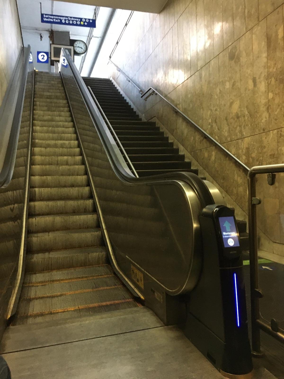 S-300 installé à Naples — Métro Linea 1 · Station Toledo