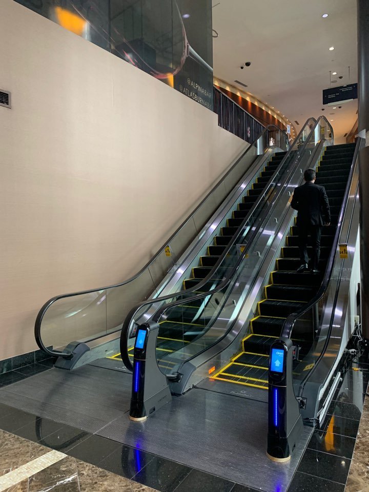 S-300 installé à Vancouver — JW Marriott Parq Casino · Lobby principal
